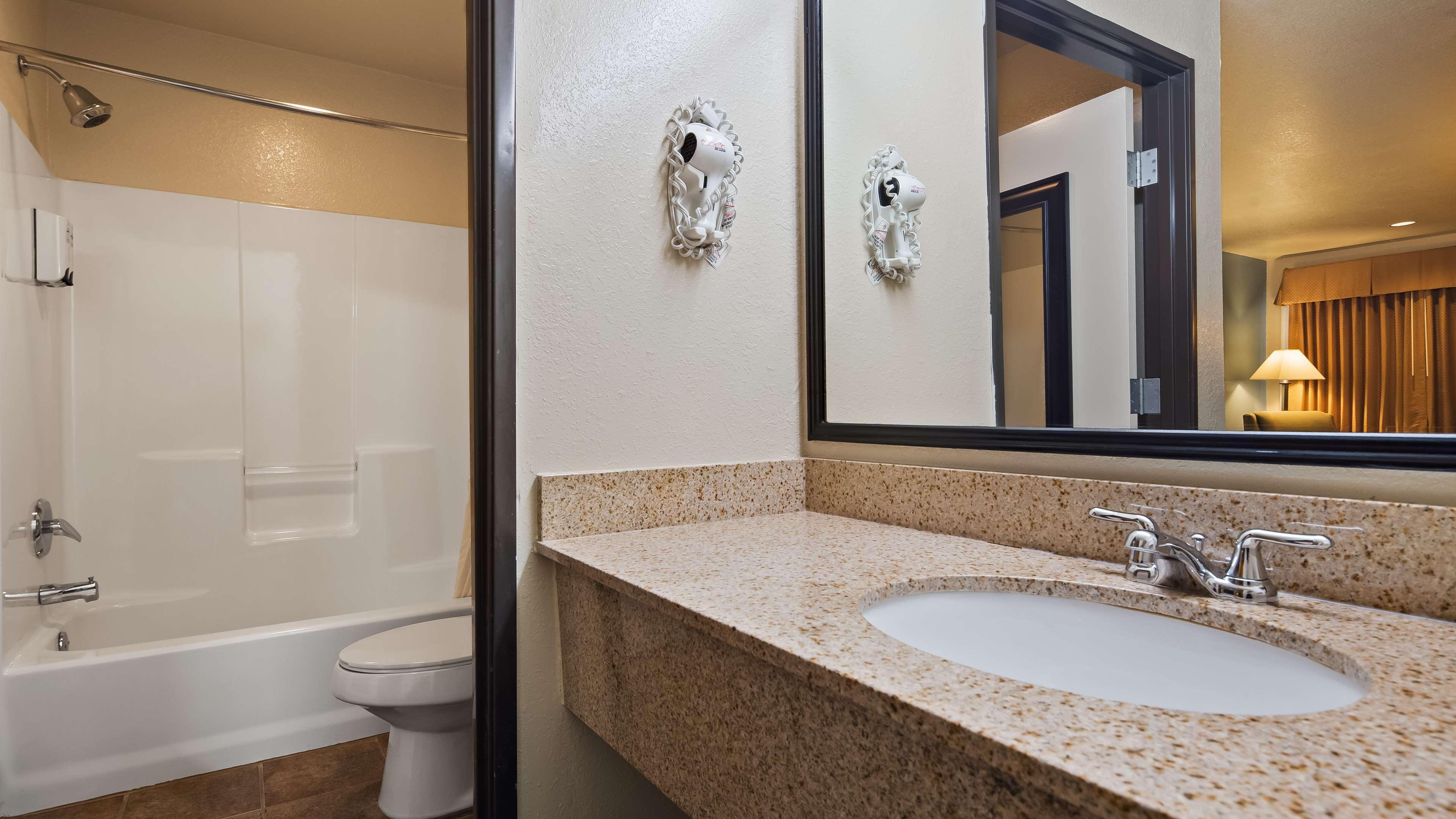 Best Western Regency Inn & Suites Gonzales Exterior photo