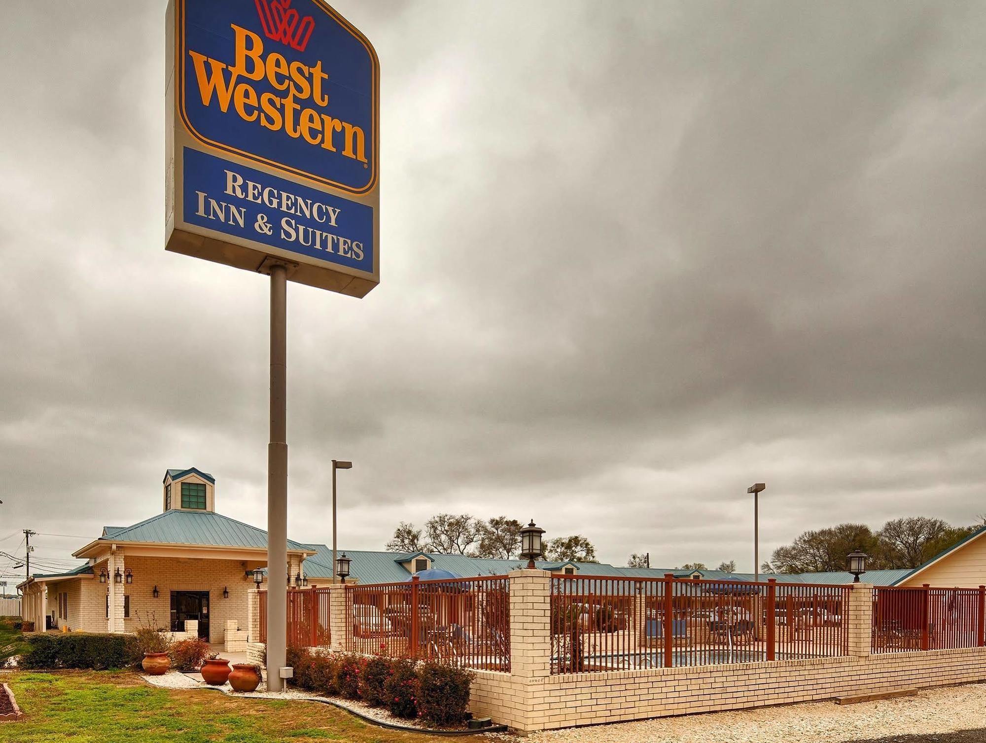 Best Western Regency Inn & Suites Gonzales Exterior photo