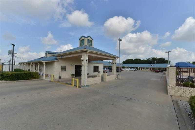 Best Western Regency Inn & Suites Gonzales Exterior photo